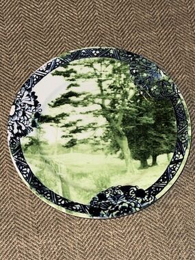 Anthropologie home dining kitchen elegant 8” round dessert/salad/snack plate